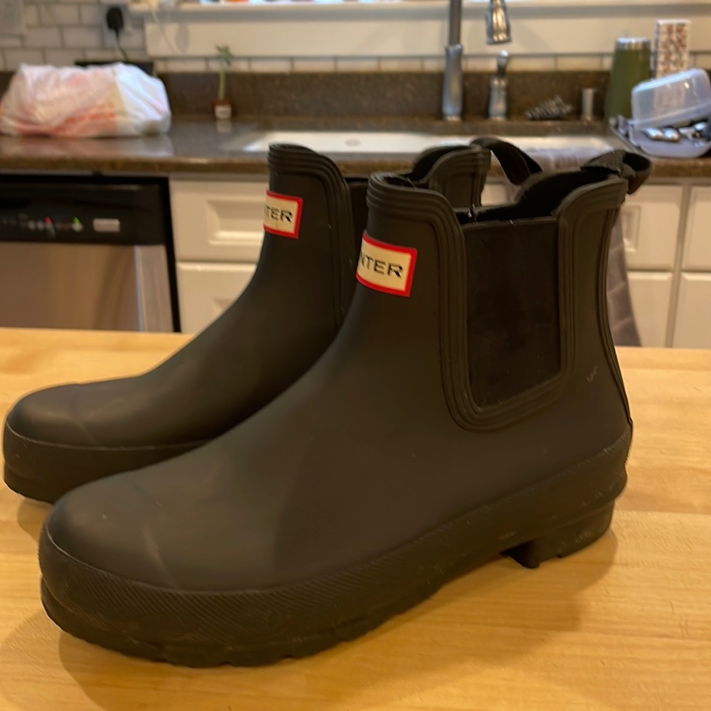 Hunter Chelsea boots. Matte black, size 7